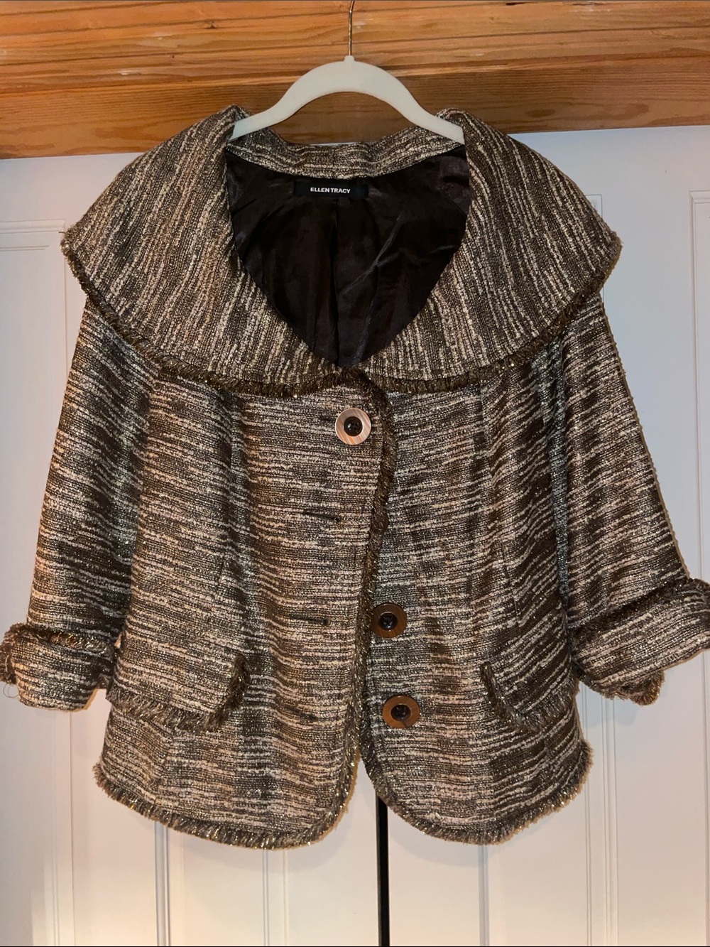 Ellen Tracy Metallic Tweed Short Jacket in Black and Gold. Size 14